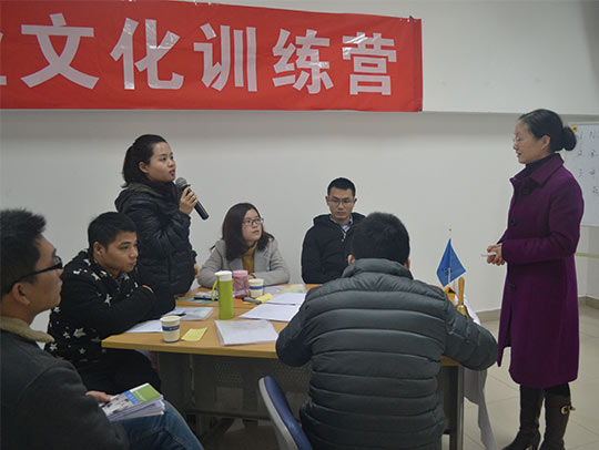 1、學(xué)員們在課堂上暢所欲言